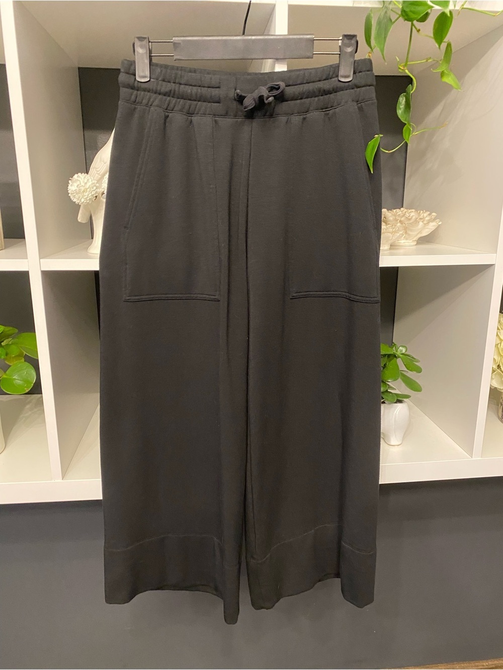 Quince Women's Black Wide-Leg Cropped Drawstring Cropped Pants Size Small - Picture 3 of 7